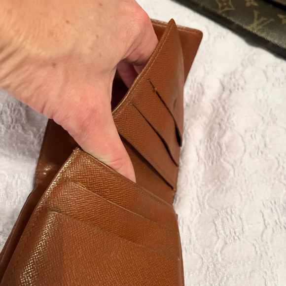 Louis Vuitton Monogram Bifold Wallet - Picture 4 of 6